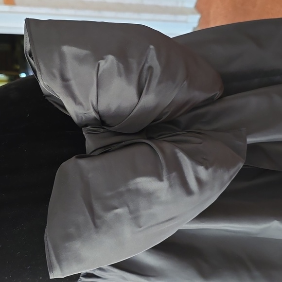 Edith Strauss - Vintage 1970s Black Velvet & Taffeta Silk Blend Dress with Bow​ - Picture 12 of 14